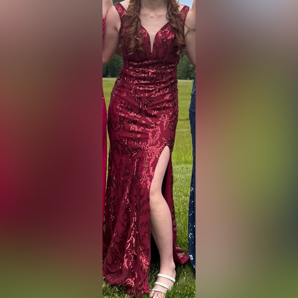 Chic Maroon Evening Gown